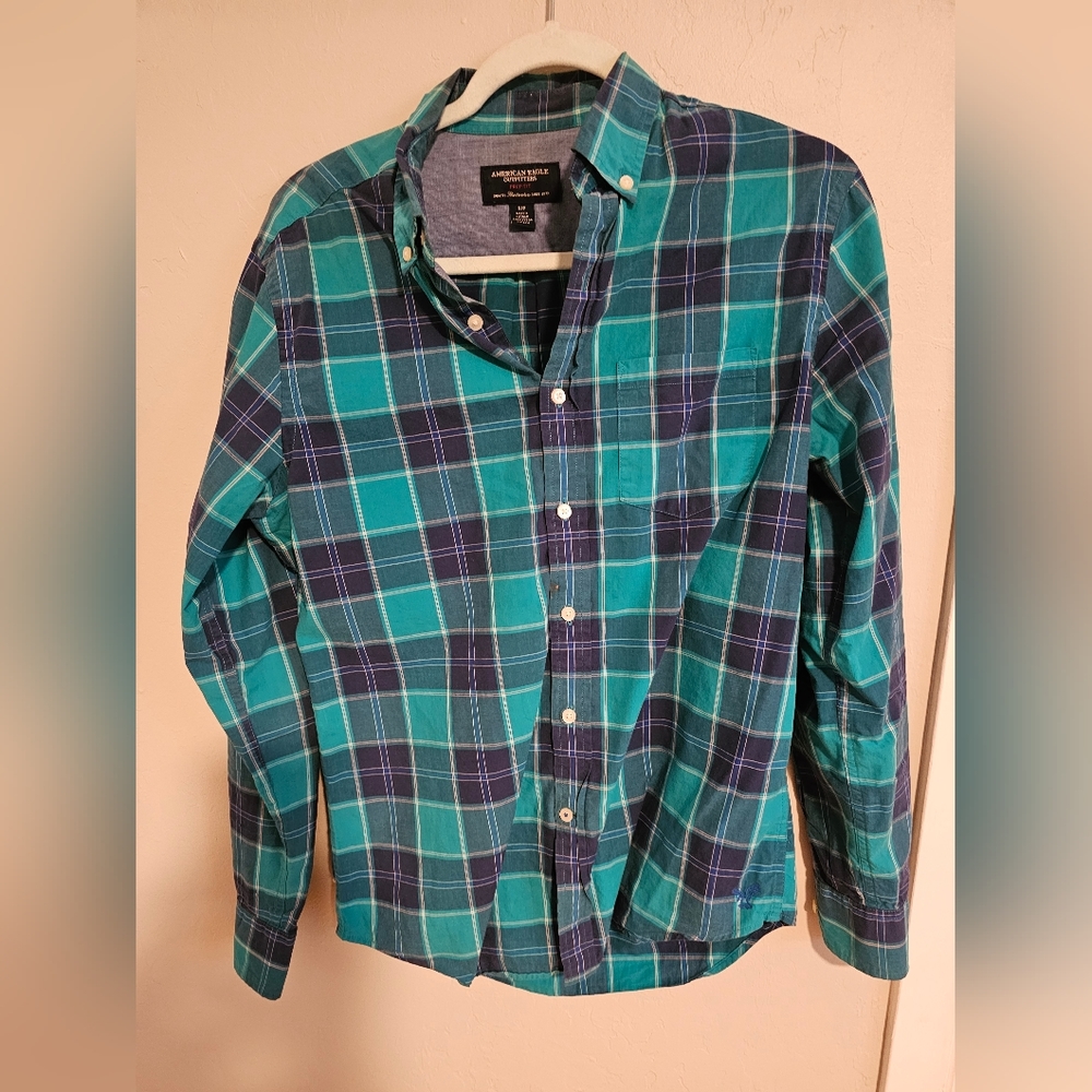 American Eagle long sleeve button up shirt